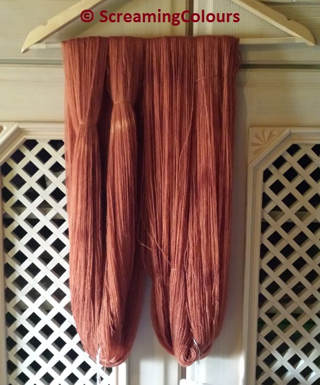 lace-garn-mit-zwiebelschale-gefarbt