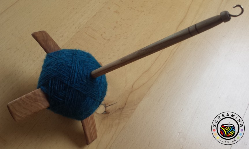 fertig gezwirnt auf der Kreuzspindel